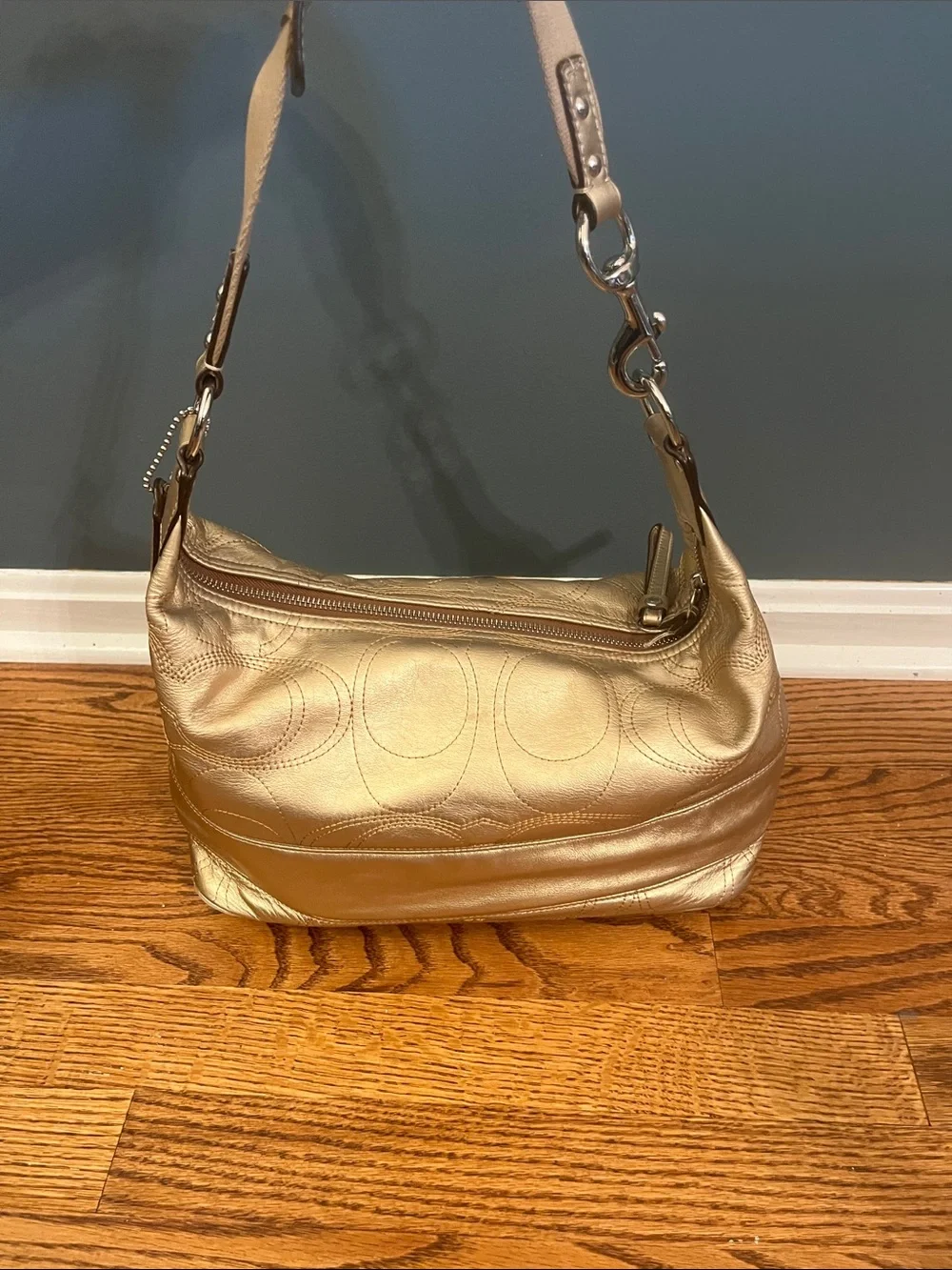 Coach F18882 Signature Stitch Gold Metallic Leather Hobo Shoulder Bag COA